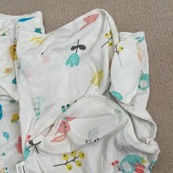 Set of 2 NWOT Hakaa baby girl swaddles - Picture 3 of 4